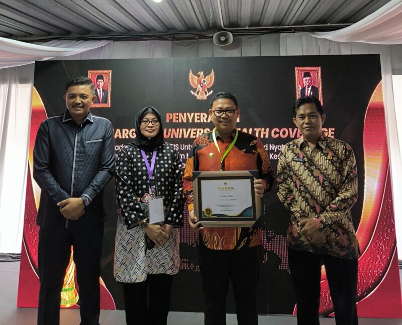 Pemkot Palopo Kembali Terima UHC Award 2024