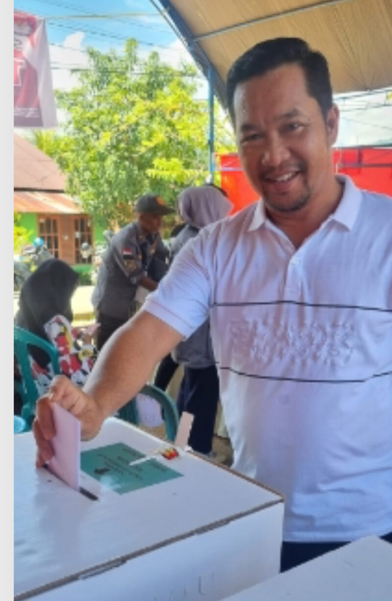 Legislator DPRD Palopo, Bata Manurun, Salurkan Hak Pilih di TPS 001 Salobulo dan Harapkan Pilkada Berjalan Aman dan Lancar