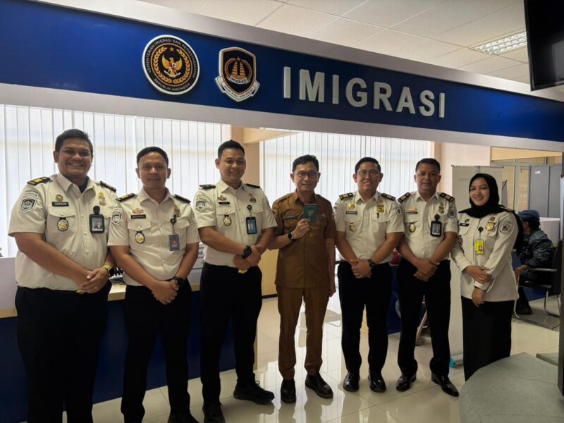 Kantor Imigrasi Kelas I TPI Morowali Sukses Cetak Paspor Pertama pada Hari Bhakti Imigrasi ke-76