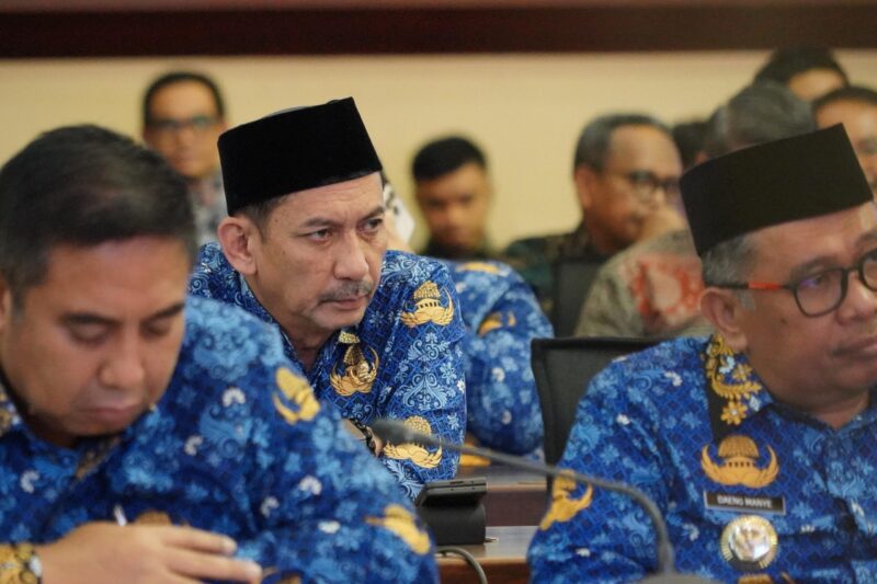 Pj Wali kota Palopo Hadiri Rapat Pleno TPKAD dan Pengukuhan Kepala OJK