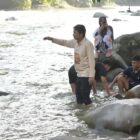 Isi Waktu Libur, Bupati Luwu Utara Nikmati Wisata Permandian Air Panas Pincara Sehari Pasca-Iduladha 1447 H