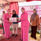 Ketua Bhayangkari Sulteng Bagikan 100 Paket Sembako untuk Warga Bungku Tengah
